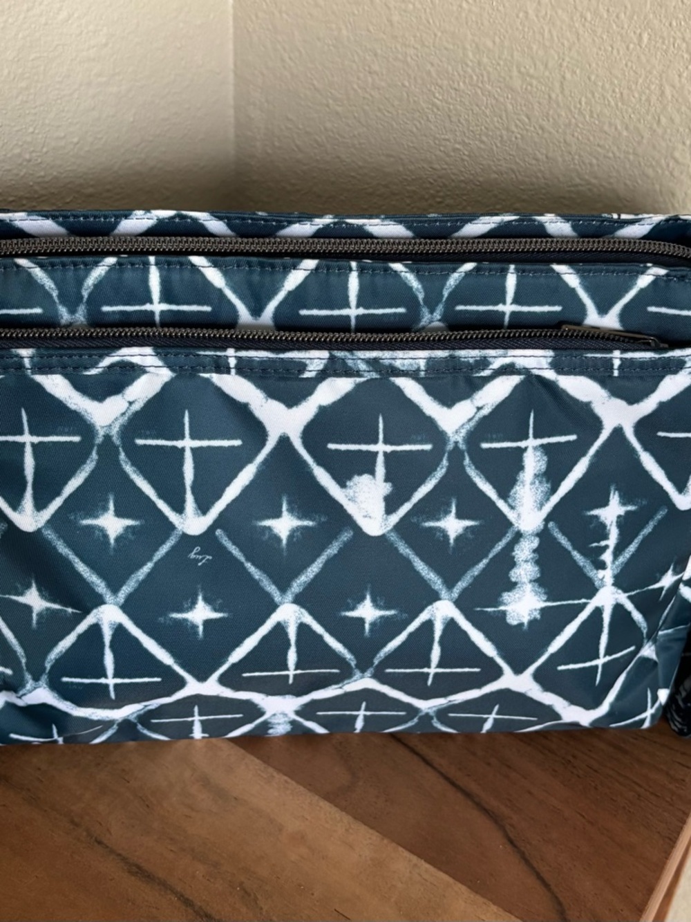 LUG Pacer Crossbody Bag in Diamond Navy *New Without Tags* - Picture 2 of 8